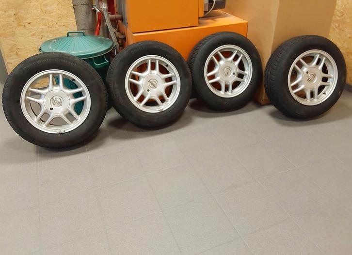 Jantes en alliage Opel avec pneus 205/65-15, Autos : Pièces & Accessoires, Pneus & Jantes, Pneus et Jantes, Pneus hiver, 15 pouces
