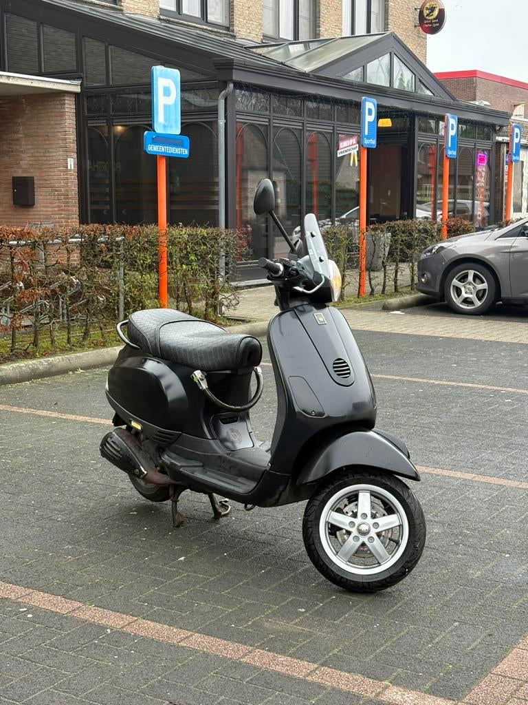 Vespa lx50 B-klasse, Fietsen en Brommers, Ophalen, Zo goed als nieuw, Benzine