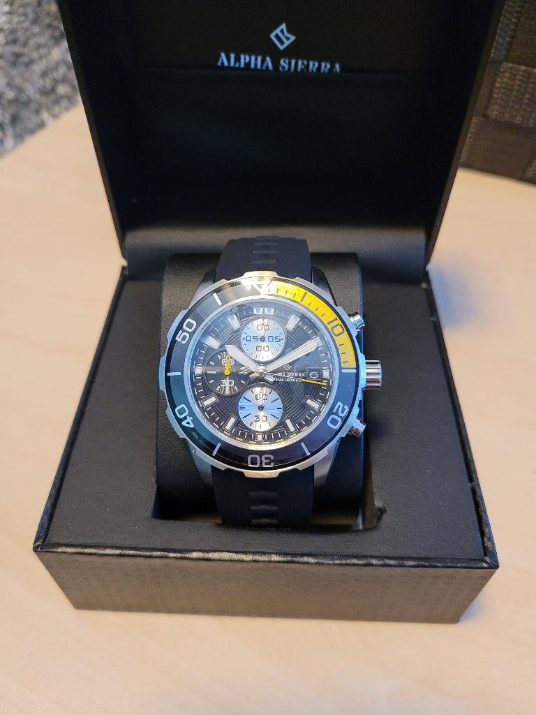 Alpha Sierra Challenger SPORT SBY01 Nieuw t.w.v € 429-,, Bijoux, Sacs & Beauté, Montres de sport, Neuf, Noir, Étanche, Enlèvement ou Envoi