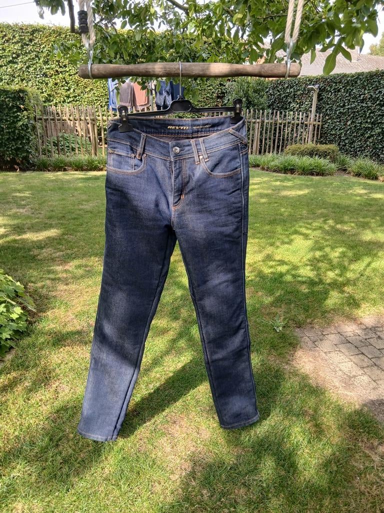 Motor jeans revit, Enlèvement