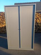 Armoires à volets grises avec en excellent état, Enlèvement