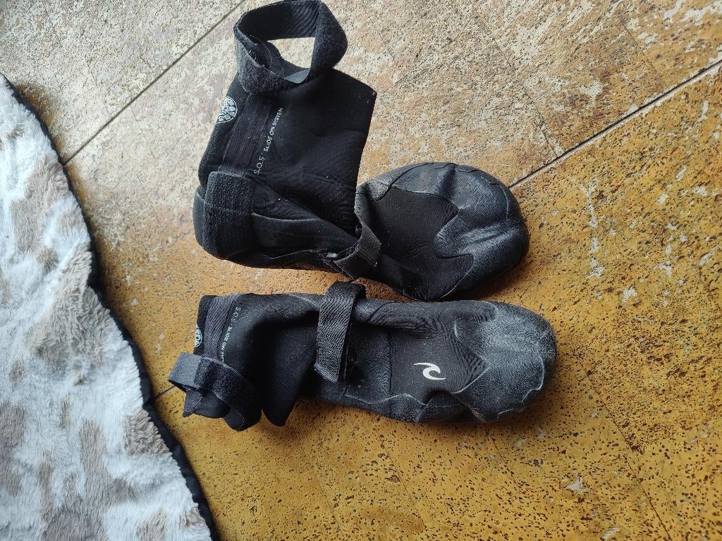 Bottes de surf Ripcurl - 3 mm - 45/46, Sports nautiques & Bateaux, Planche à voile, Enlèvement