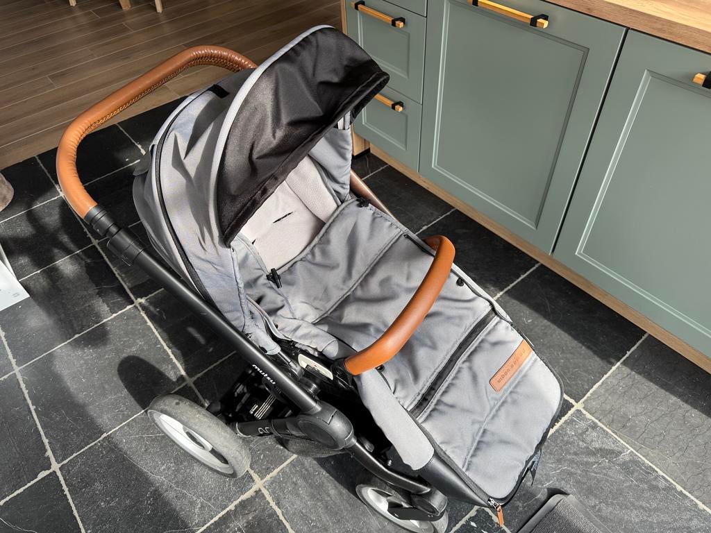Mutsy EVO 2 – Complete kinderwagen set (Goede Staat), Kinderen en Baby's, Buggy's, Gebruikt, Overige merken, Regenhoes, Verstelbare rugleuning