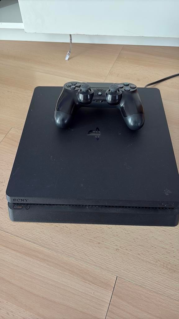 PlayStation 4 Slim + 1 manette DualShock 4 — Très bon état, Enlèvement ou Envoi, Utilisé, Slim