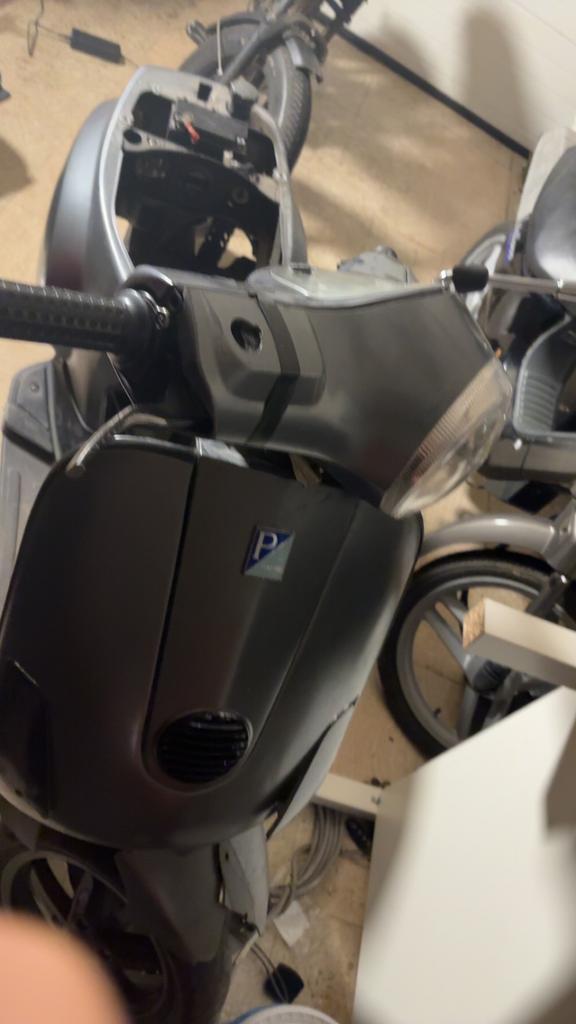 Piaggo scooter met papieren, Fietsen en Brommers, Scooters | Piaggio, Ophalen