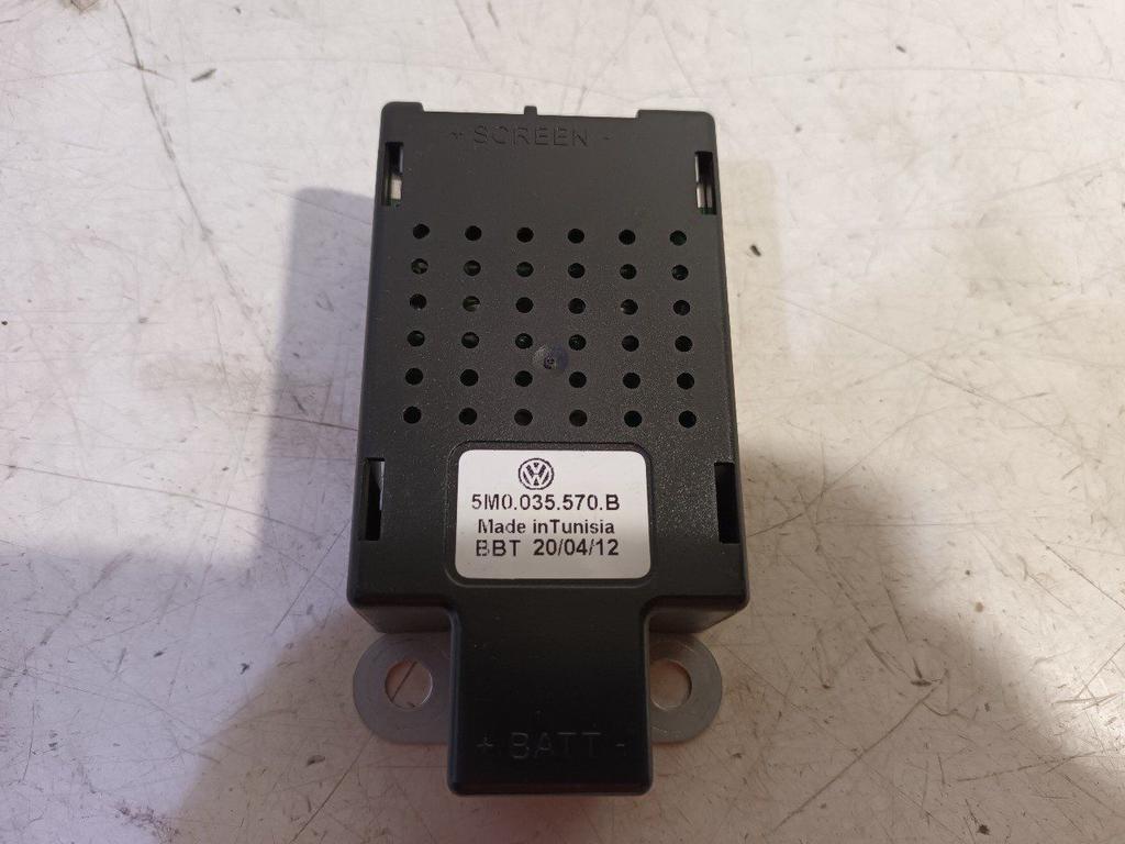 Antenne versterker Volkswagen Golf, Enlèvement ou Envoi, Van der Ven Autorecycling B.V., Onderdelen@venauto.nl, Ettenseweg 76, 4706 PB Roosendaal, The Netherlands