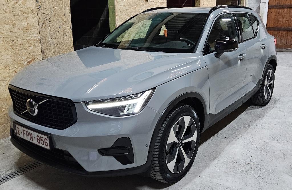 Volvo XC40 B3 mild-hybride ultradonker model 2025, Auto's, Volvo, Particulier, XC40, 360° camera, 4x4, ABS, Achteruitrijcamera