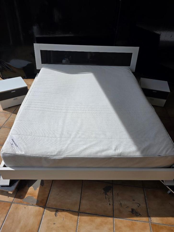 Lit 2 personnes 1m60 sur 2m, Maison & Meubles, Chambre à coucher | Lits, Utilisé, Deux personnes, 160 cm, 200 cm, Blanc, Réglable