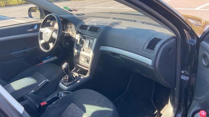 Skoda Octavia 1600 diesel 2013 (export), Autos, Skoda, Particulier, Octavia, ABS, Air conditionné, Bluetooth, Cruise Control, Vitres électriques