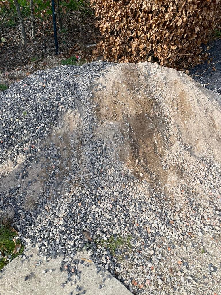 Gratis 1m3 fijn betonpuin, Ophalen, Zo goed als nieuw