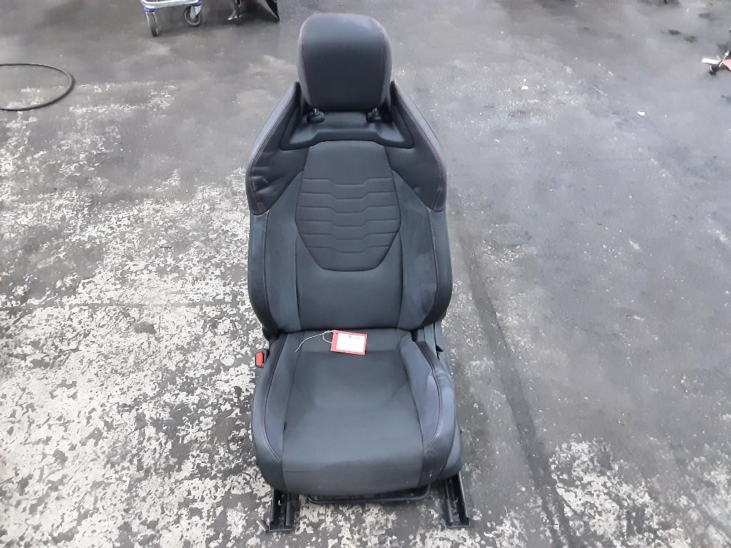 STOEL LINKS VOOR Toyota Corolla (E21) (01-2019/-), Gebruikt, Mevr. I. Hauben, Toyota, Rue de l'Espoir 34 34
4030  GRIVEGNÉE, BE