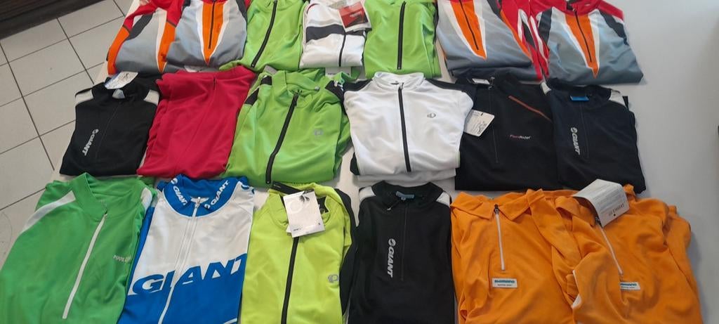 Shorts de cyclisme/ Tricots 20 pièces, Enlèvement ou Envoi