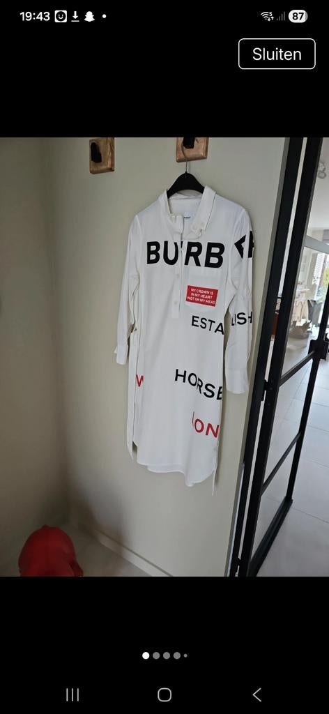 Trendy blousejurk met zwart en rood opschrift van burberry,, Ophalen of Verzenden, Rood