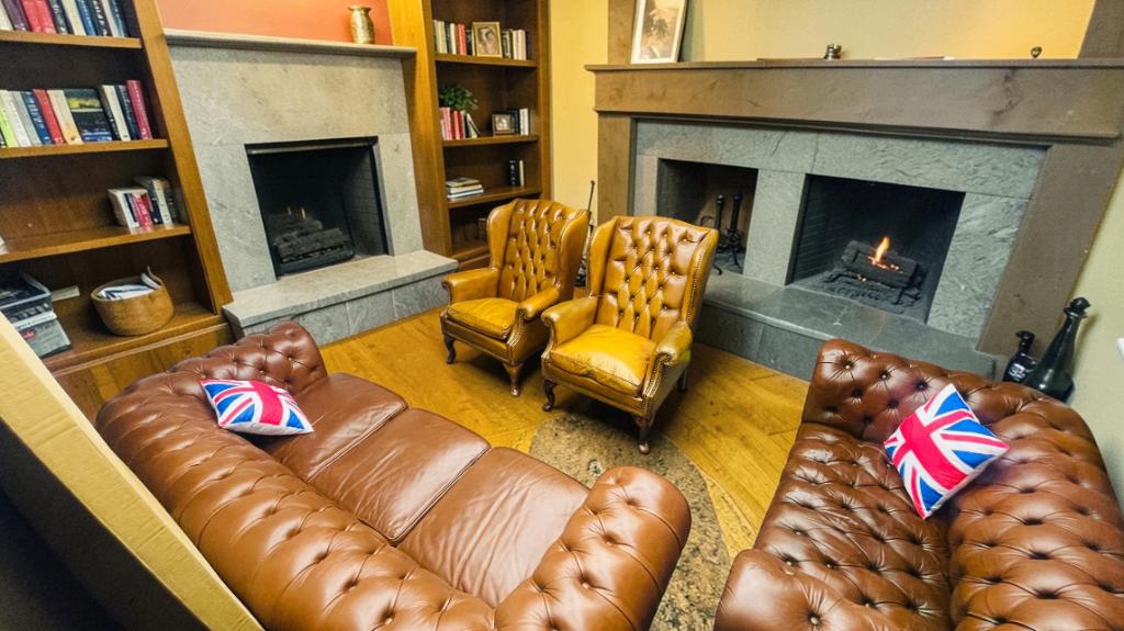 CHESTERFIELD COMPLET TRES RARE BERGERE RADICE CANAPE 7PL, Maison & Meubles, Enlèvement, Cuir