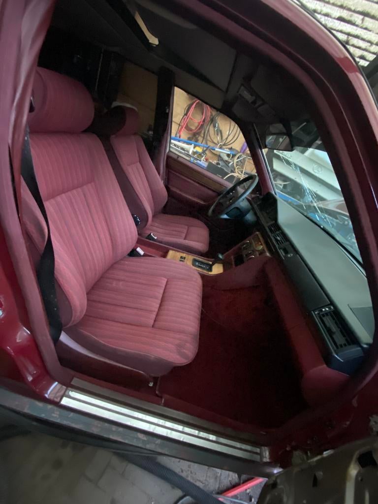Mercedes W124 sedan rood interieur 1989, Ophalen of Verzenden