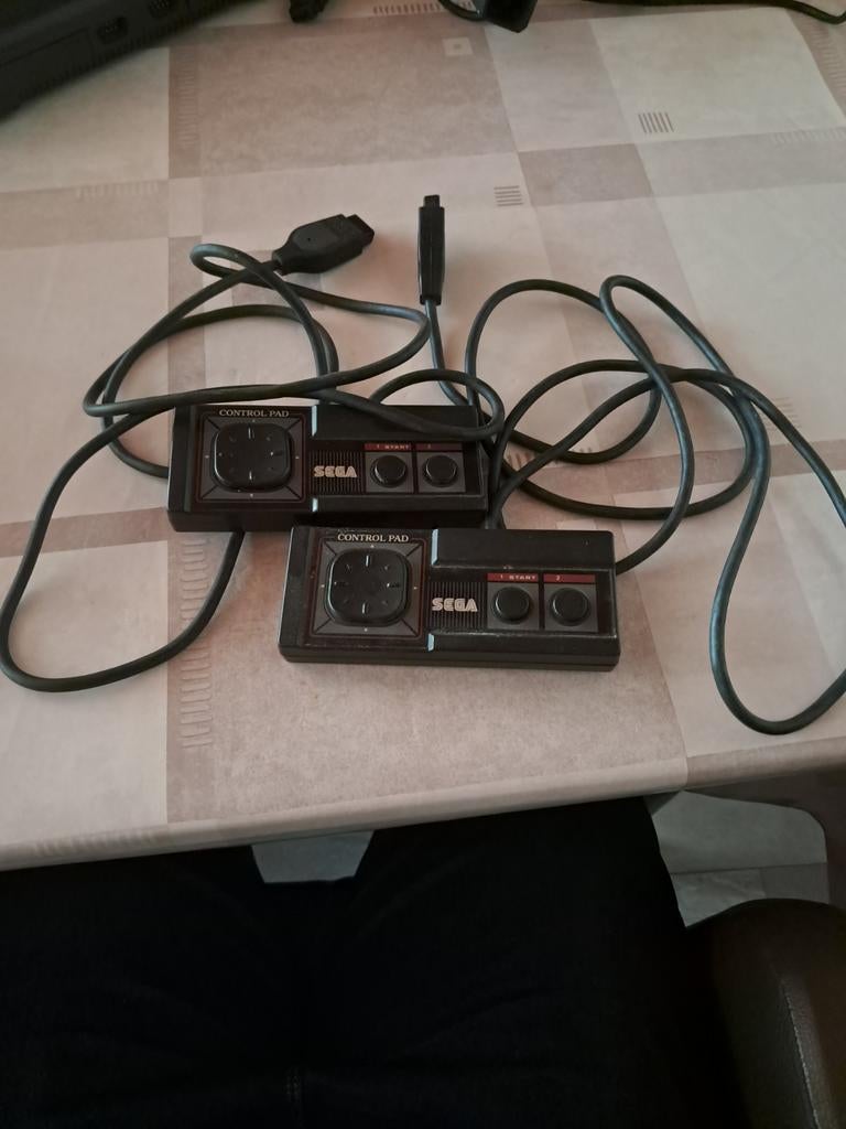 2 controllers van sega, Games en Spelcomputers, Ophalen, Master System