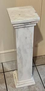 Zuil marmer H 72 cm x B voet/bovenkant 19 cm, Ophalen, Zo goed als nieuw