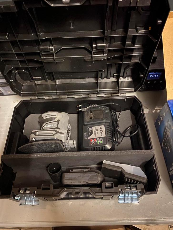 NIEUWE driehoekschuurmachine / handpalmschuurmachine, Doe-het-zelf en Bouw, Kratten en Dozen, Zo goed als nieuw, Ophalen of Verzenden