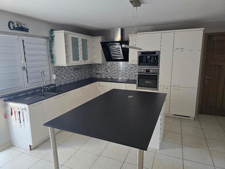 Cuisine équipée, Maison & Meubles, Cuisine | Cuisines complètes, Comme neuf, Cuisine d'angle, Crème, Composite, Avec îlot, Enlèvement