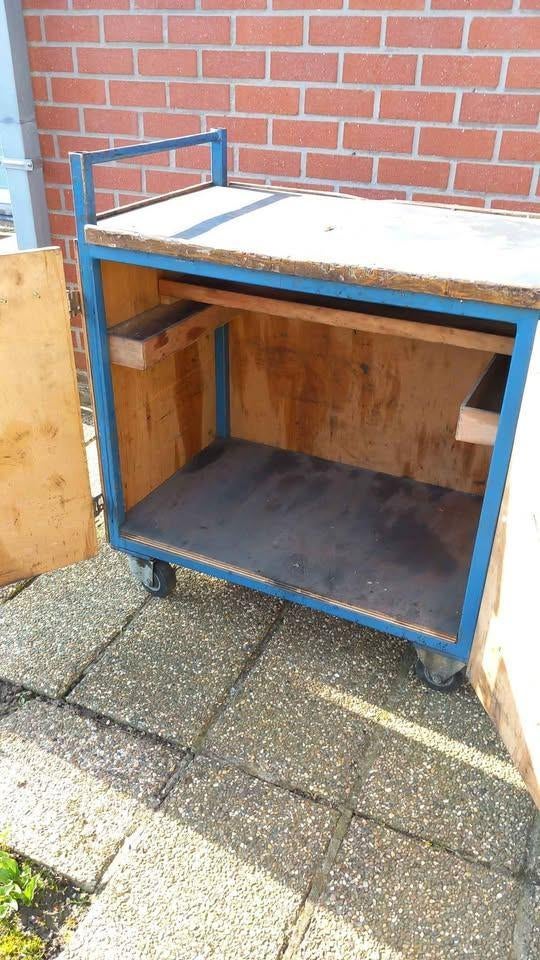 Werktafel / kast op wielen, Ophalen