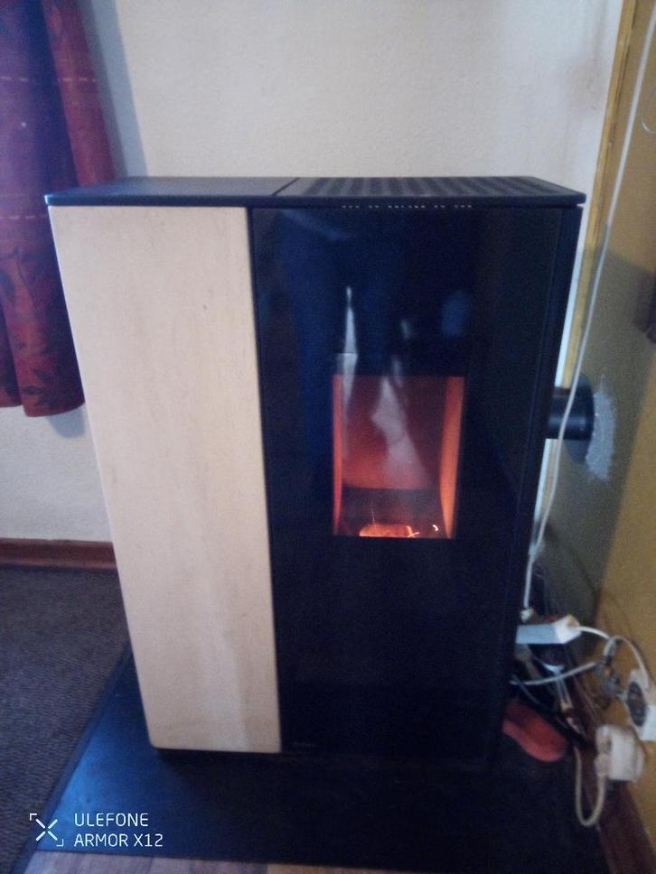 Poêle à pellets granulés RIKA sono pierre naturelle, Huis en Inrichting, Overige Huis en Inrichting, Zo goed als nieuw, Ophalen