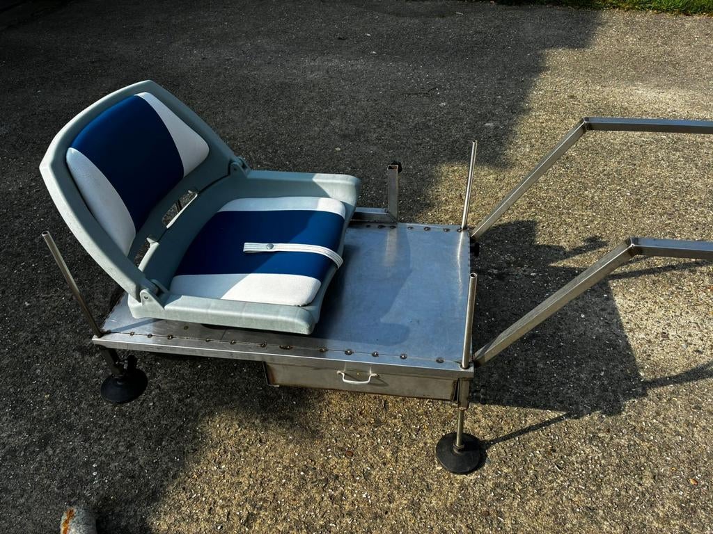 Zitstoel met plateau., Ophalen