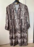 Kleedje in een maat TU met slangenprint, Beige, Ophalen of Verzenden, Onbekend, Knielengte