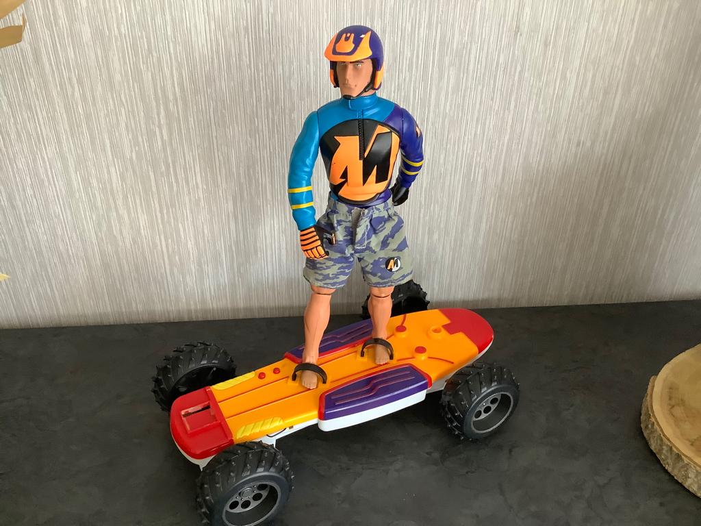 Action Man op skateboard, Kinderen en Baby's, Ophalen of Verzenden, Gebruikt