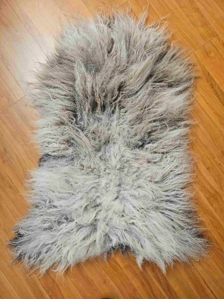 Peau de mouton à poil long 108/62 cm, Enlèvement ou Envoi, Utilisé, Autres styles