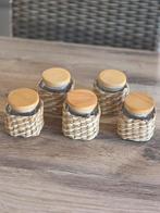 Glazen voorraadpotje met houten deksel en rieten omhulsel, Enlèvement ou Envoi