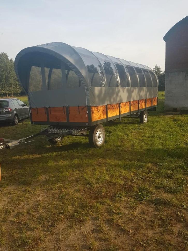 Te huur huifkar, Dieren en Toebehoren, Rijtuigen en Koetsen, Zo goed als nieuw, Overige typen, Paard, Gesloten