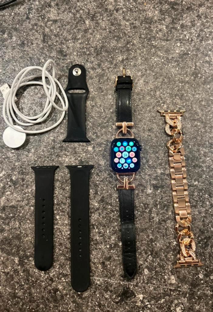 Apple watch Series 8 41mm Zwart Krasvrij Nauwelijks gedragen, Bijoux, Sacs & Beauté, Montres connectées, Noir, Enlèvement ou Envoi