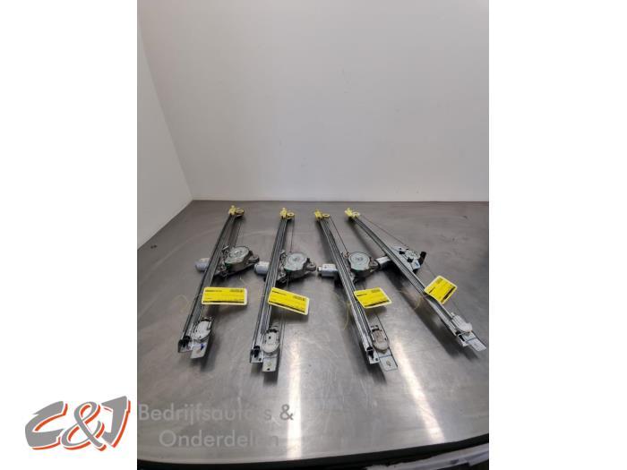 Mécanique vitre 4portes avant droite d'un Renault Trafic, Autos : Pièces & Accessoires, -, 3 mois de garantie, Utilisé, -