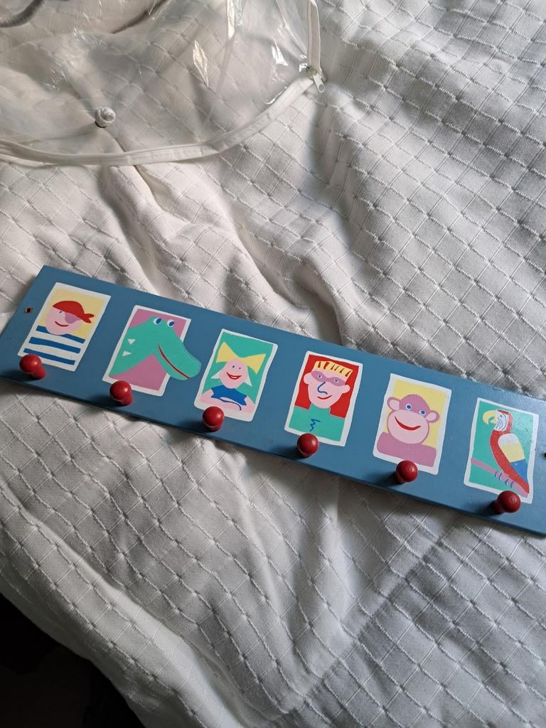 Kapstok kinderkamer, Ophalen