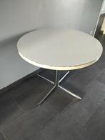 Table ronde, Quatre personnes, Rond, Enlèvement, Utilisé