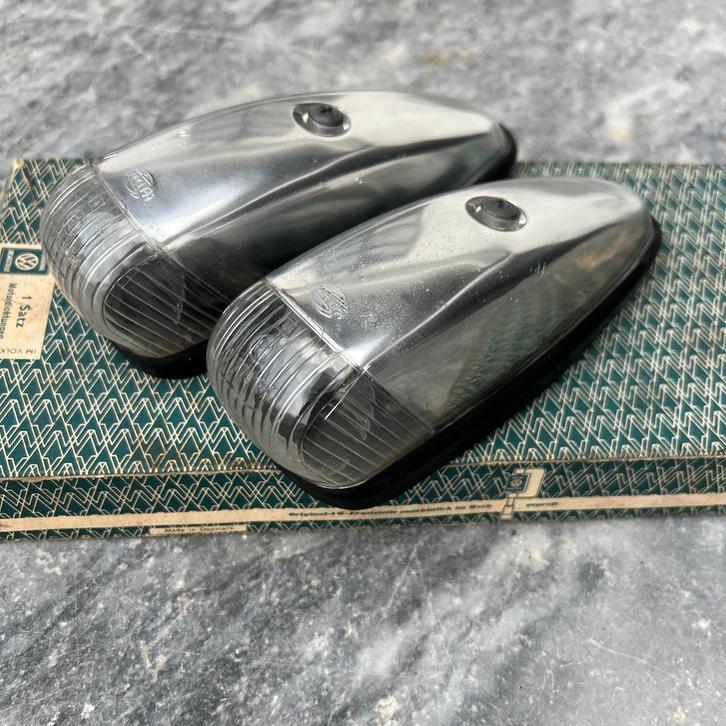 VW Beetle Puffed peanut indicators Hella Split Oval, Auto diversen, Auto-accessoires, Gebruikt, Ophalen of Verzenden