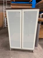 ARMOIRE AVEC PORTES EN VERRE À LAIT, Maison & Meubles, Armoires | Penderies & Garde-robes, 25 à 50 cm, Klassiek modern., Synthétique