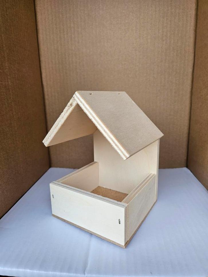 Petite chapelle en bois 10x10x15 cm, Animaux & Accessoires, Oiseaux | Accessoires, Enlèvement