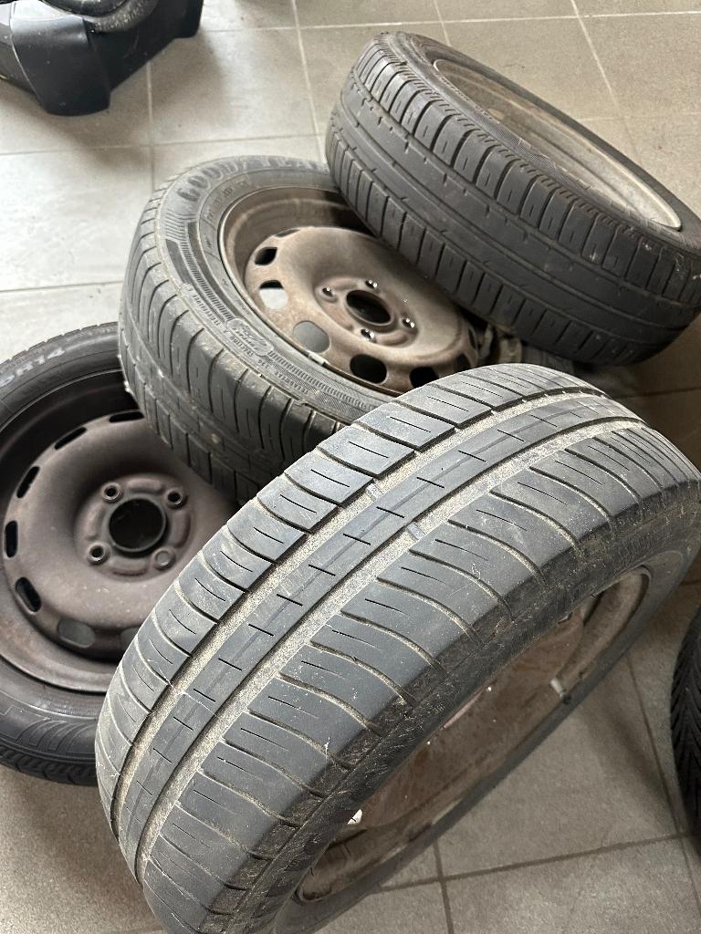 Pneu 175 65 R 15, Autos : Pièces & Accessoires, Pneus & Jantes, Pneus hiver, Pneu(s), Enlèvement, Utilisé