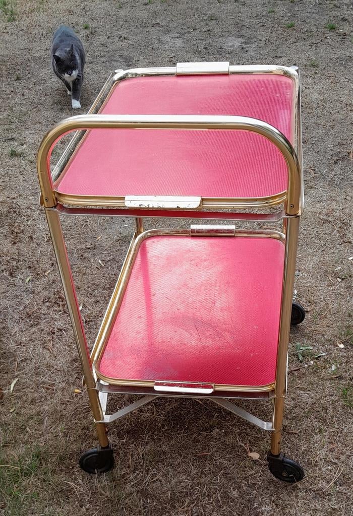 Oude serveerwagen..., Ophalen