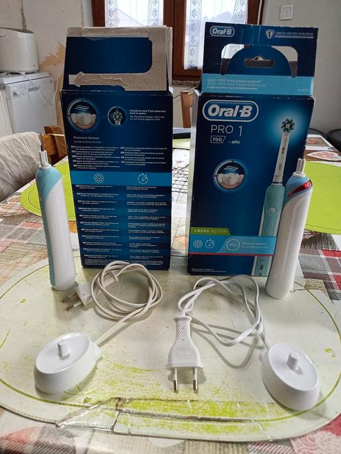 Oral-B elektrische tandenborstel, Handtassen en Accessoires, Uiterlijk | Mondverzorging, Gebruikt, Tandenborstel, Ophalen of Verzenden