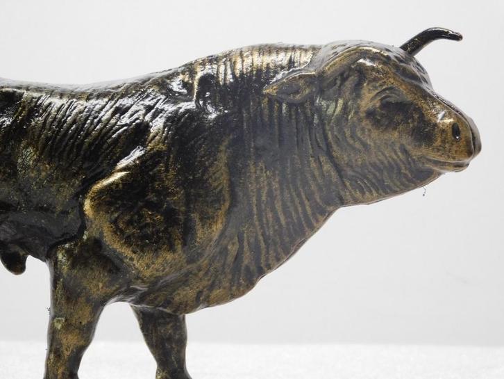 Beeld Stier - Spaarpot - 27 cm - Gietijzer, Verzamelen, Beelden en Beeldjes, Dier, Ophalen of Verzenden