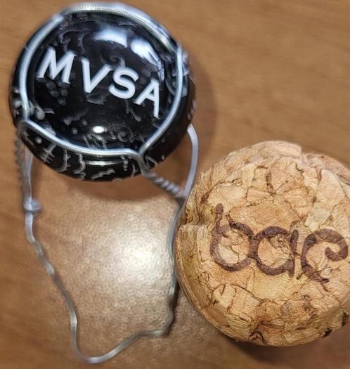 Capsule & bouchon Cava d'Espagne VALLFORMOSA N&B nr 124941, Collections, Vins, Neuf, Vin blanc, Espagne, Enlèvement ou Envoi