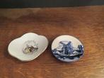 2 kleine decoratieve borden, Antiek en Kunst, Antiek | Keramiek en Aardewerk, Ophalen of Verzenden