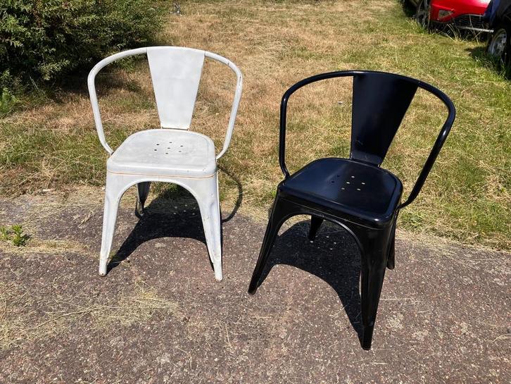 Tolix vintage stoeken zwart of wit, Antiek en Kunst, Antiek | Meubels | Stoelen en Sofa's, Ophalen