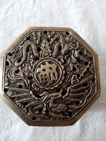 Chinese Dragon/Qilin zilveren doos eind 19e eeuw  beschikbaar voor biedingen