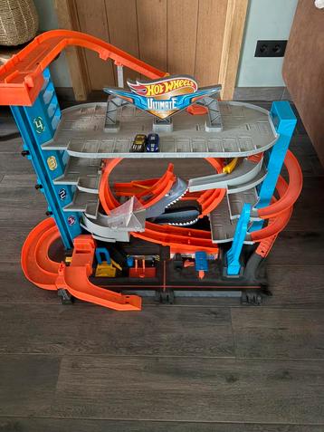 2 racebanen hot wheels  beschikbaar voor biedingen