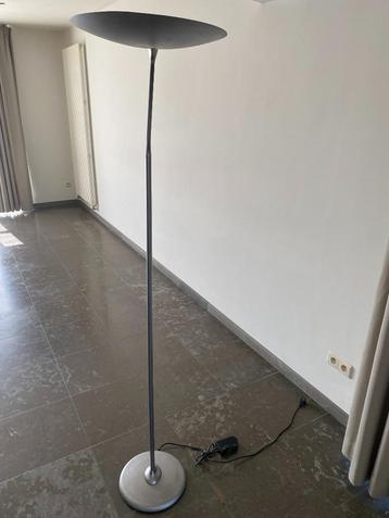 Staanlamp, verlichting traploos regelbaar beschikbaar voor biedingen