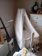 Mooie witte schommelwieg, Ophalen