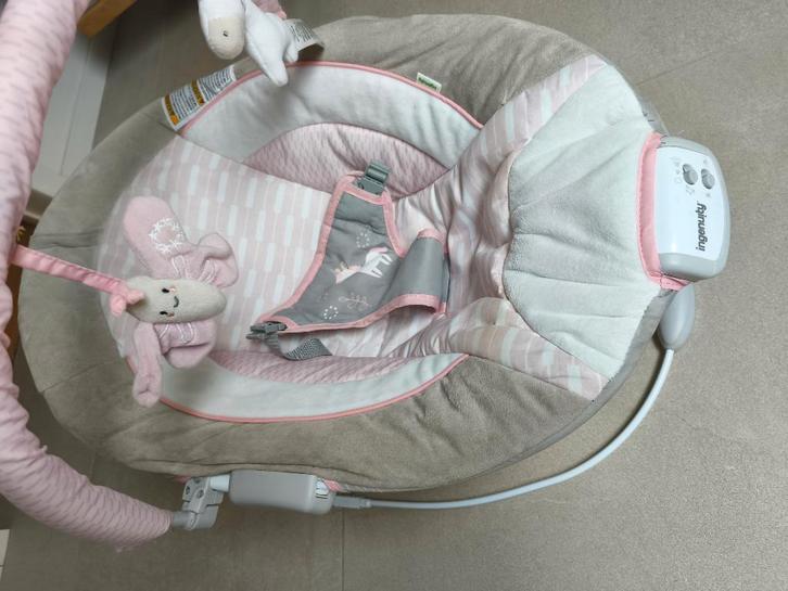 Ingenuity ligstoel, wipper met trillingen en muziek15 euro, Kinderen en Baby's, Wipstoeltjes, Zo goed als nieuw, Wipstoel, Overige merken